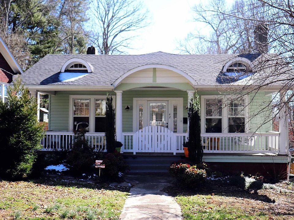 This house has little eyebrows!