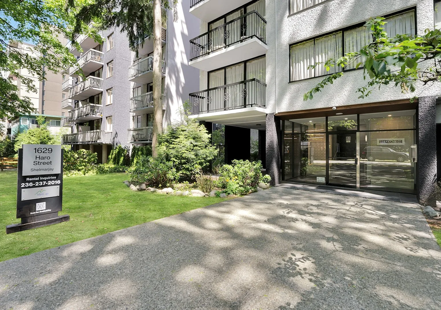 1629 Haro Street — Photo 4
