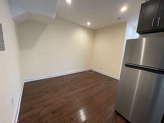 3rd image of 2354 31st St