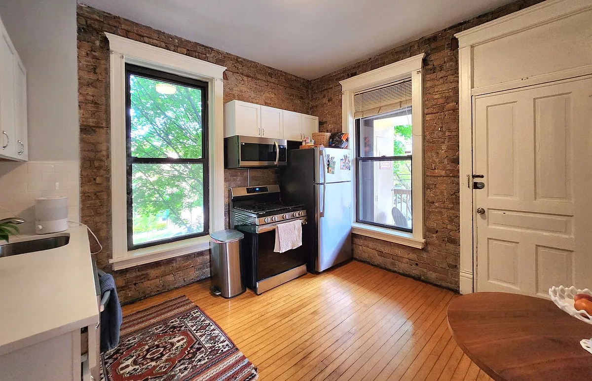 Building Photo - 3765 N Kenmore Ave #2E