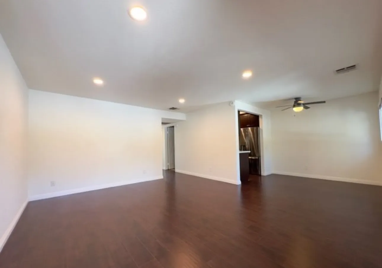 2 bed, 828 sqft, $2,800 — Photo 1
