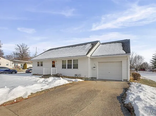 422 E Cherry St, Columbia, IL 62236