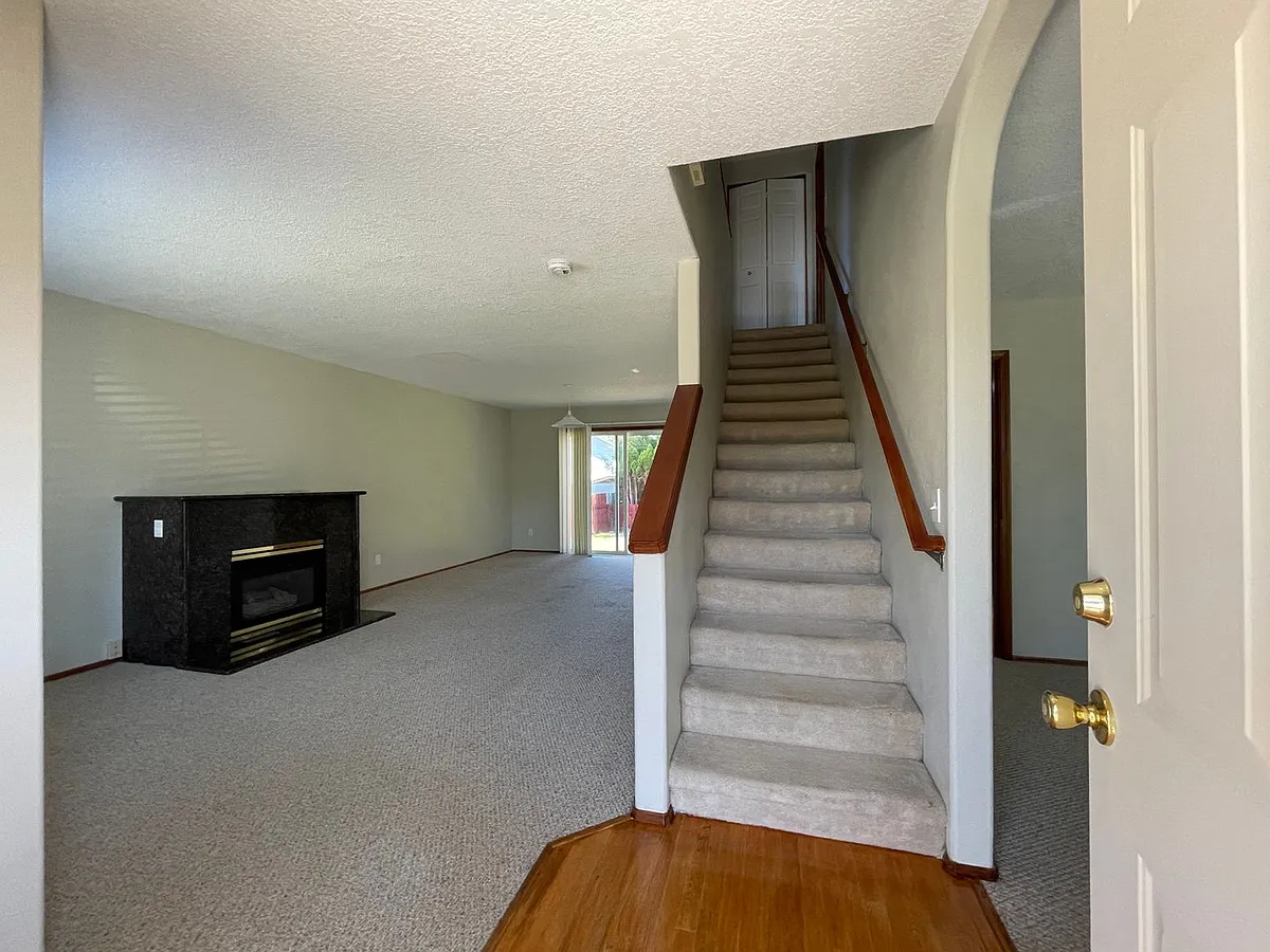 Building Photo - 14983 SE Sieben Creek Dr