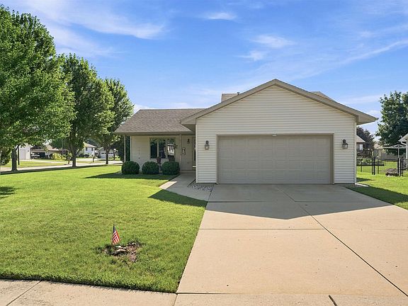 2nd image of 75 Rolling Green Cir