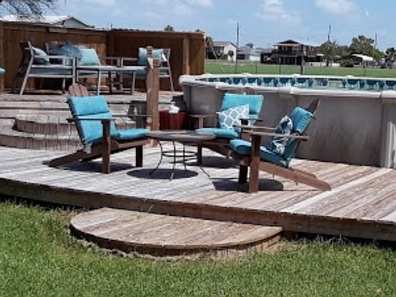 Huge pool with double deck 