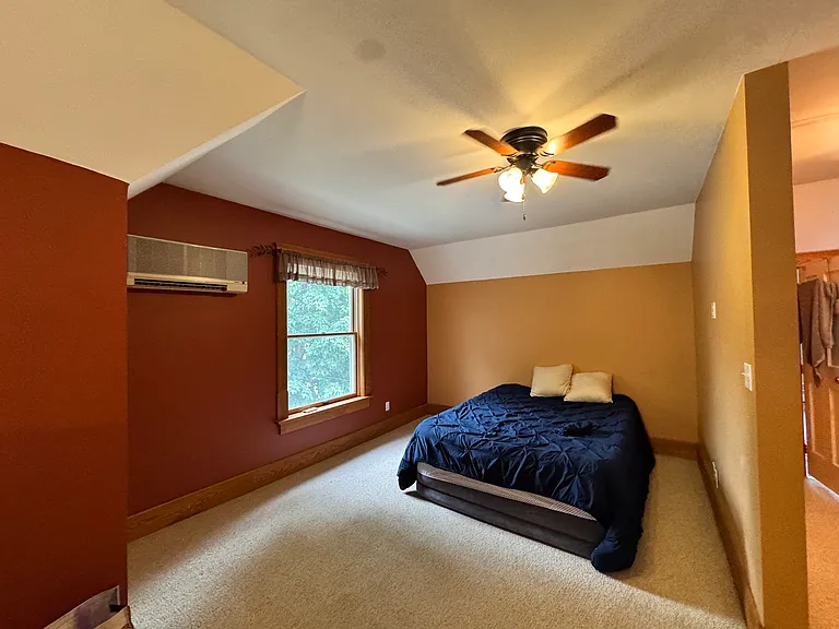 546 Webster St — Photo 9