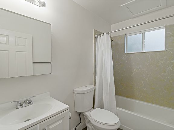 4th image of 120 Rodeo Ave APT 3