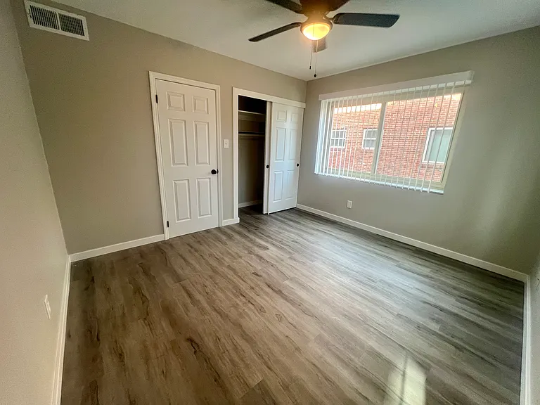 Oakwood Apartments — Photo 24