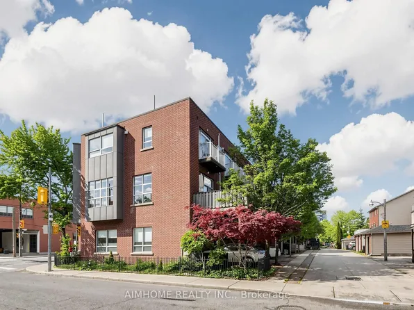 1089 Dundas St E, Toronto, ON M4M 1R9