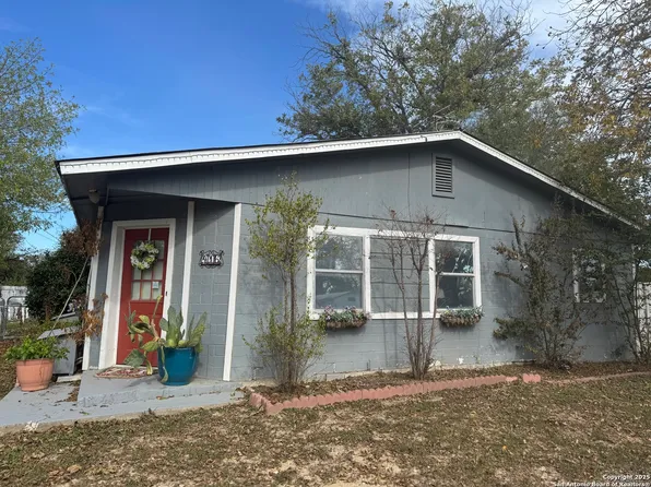 416 16th, Hondo, TX 78861