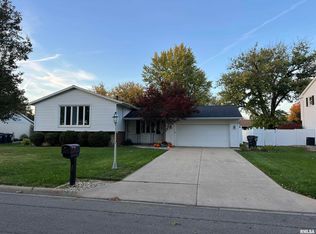 231 New Salem Dr, Canton, IL 61520