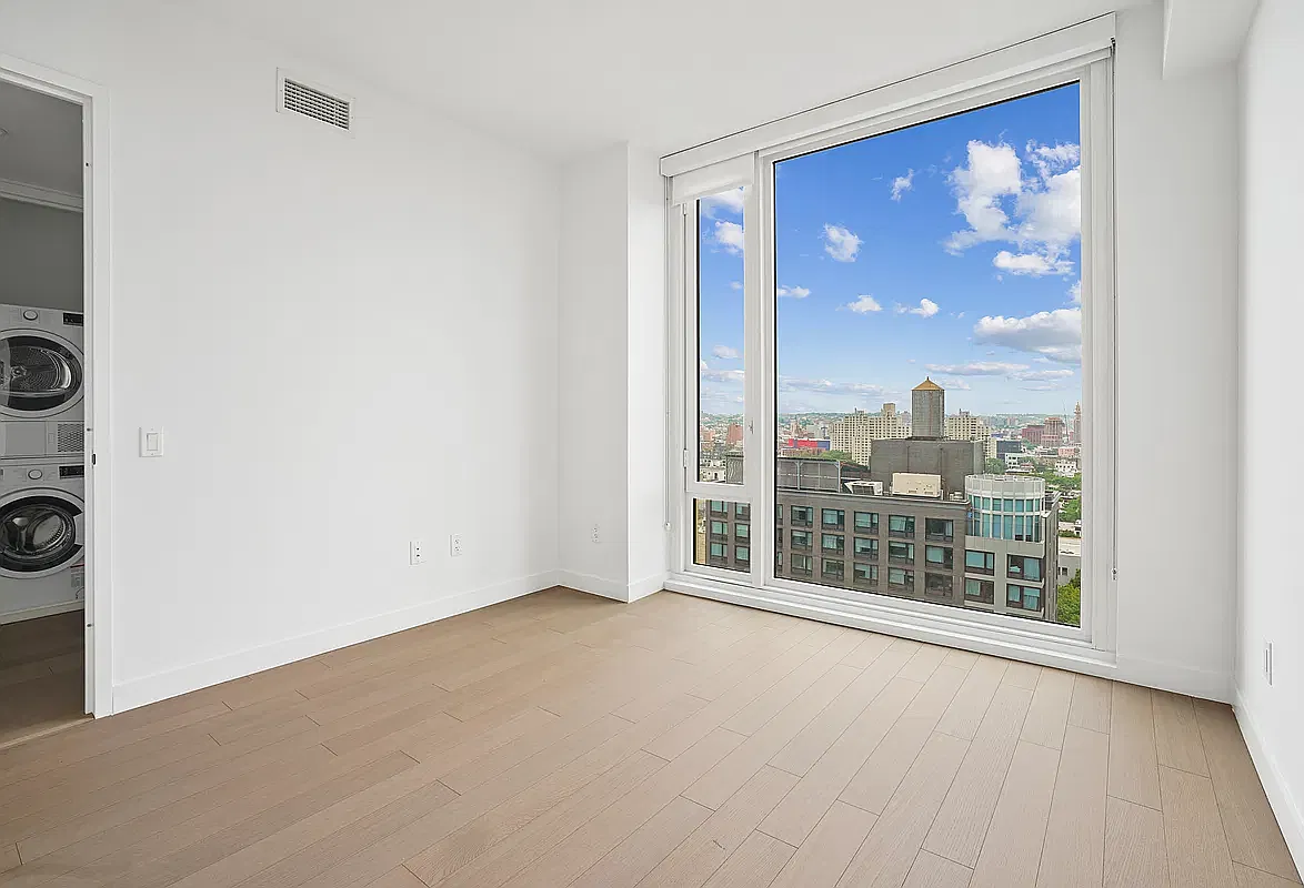 310 Livingston Street — Photo 4