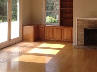 3 Middle St, Hadley, MA 01035