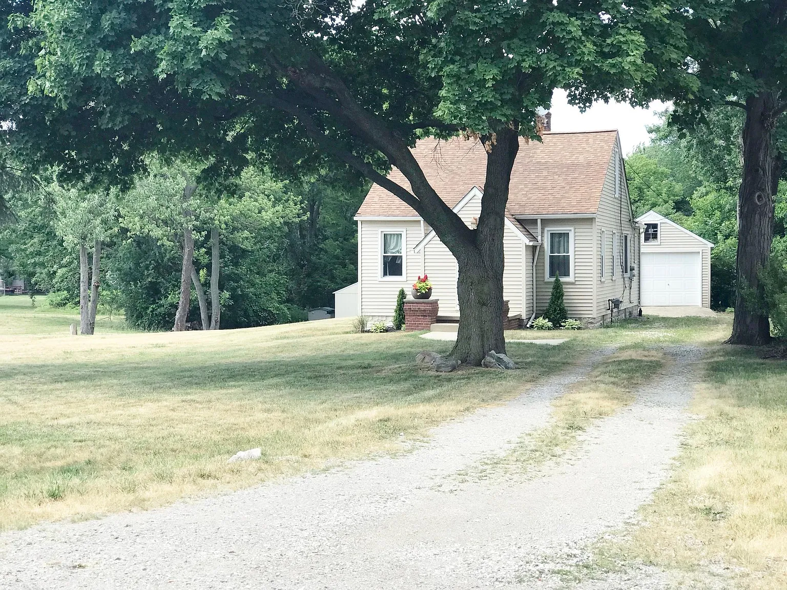 2857 Pontiac Court — Photo 4