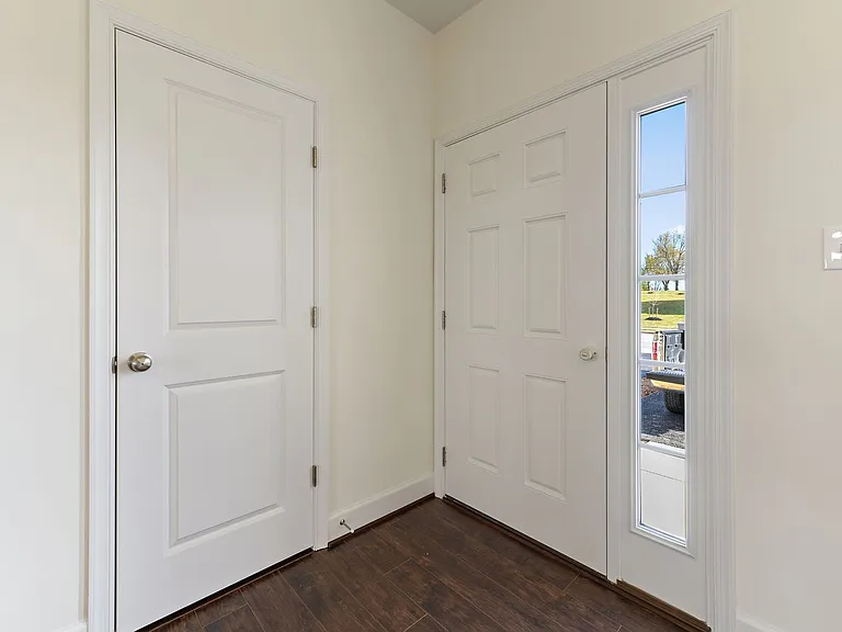 261 Homestead Dr — Photo 2