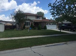 18100 Dawnshire Ct, Brownstown, MI 48193