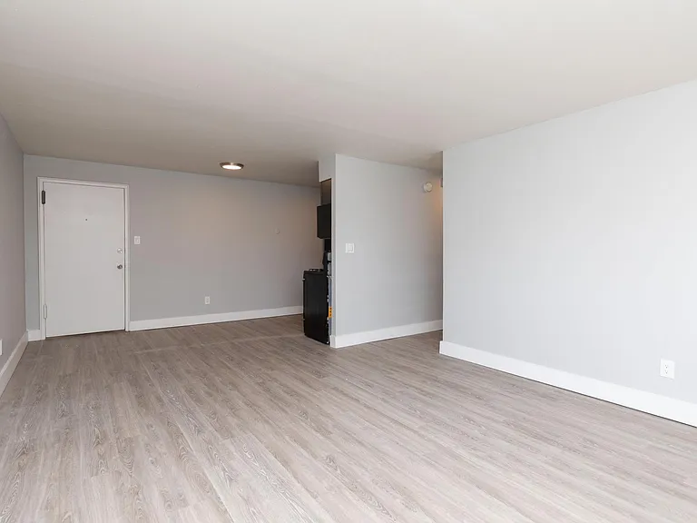 Wayne Court Apartments — Photo 7