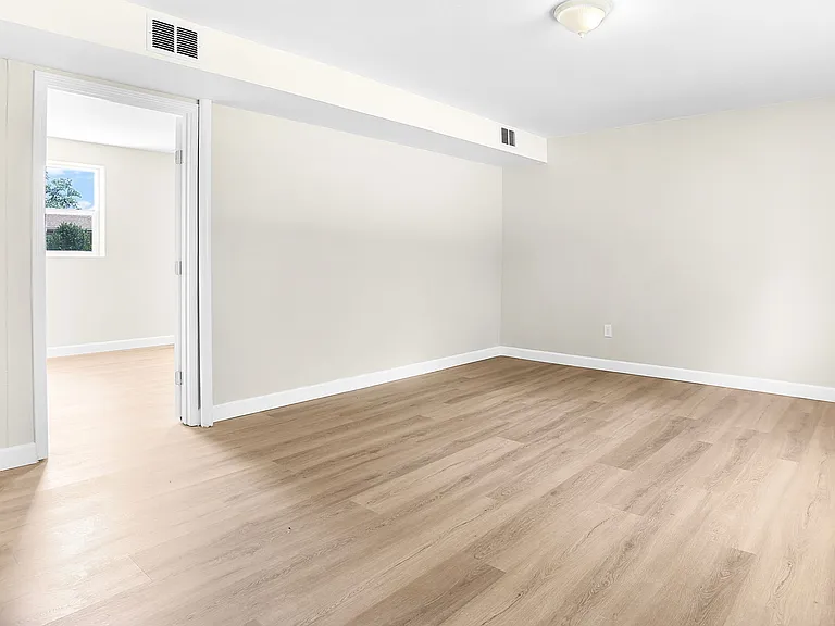 1235 Kings Trail Ln — Photo 7