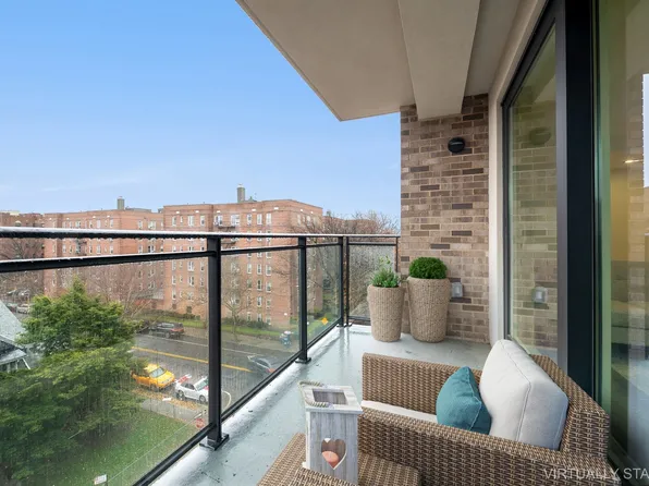 623 Avenue H image 1 of 10