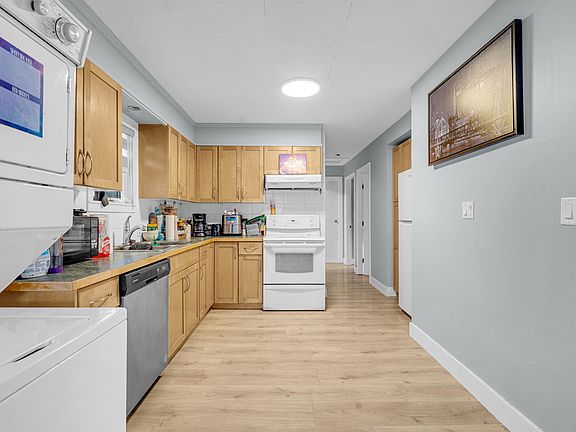 5th image of 9433 Menzies St