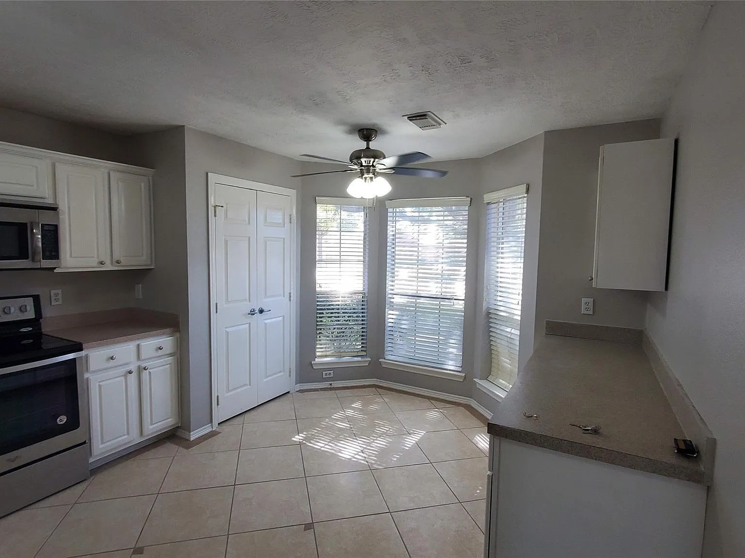 3 bed, 2.0 bath, 1484 sqft, $2,000 — Photo 3