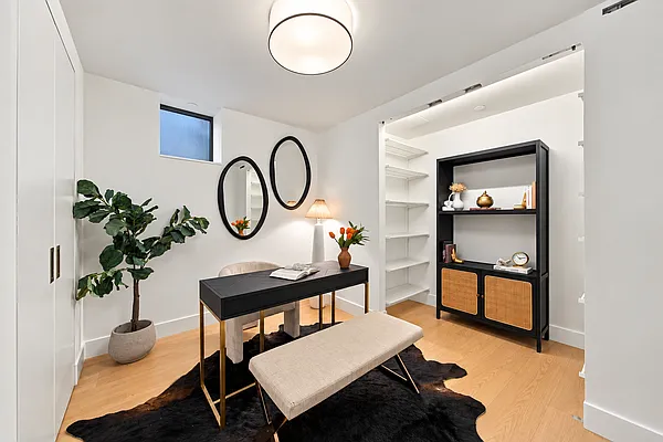 Office, photo 1
