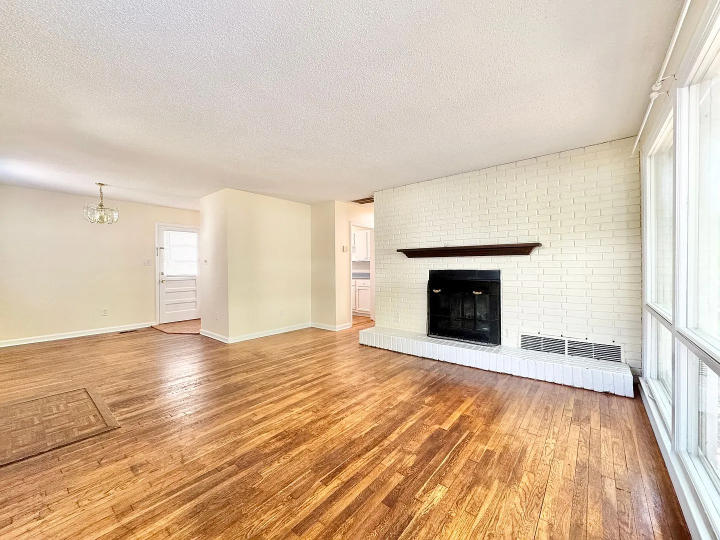 Beautiful Home with Great location — Photo 4
