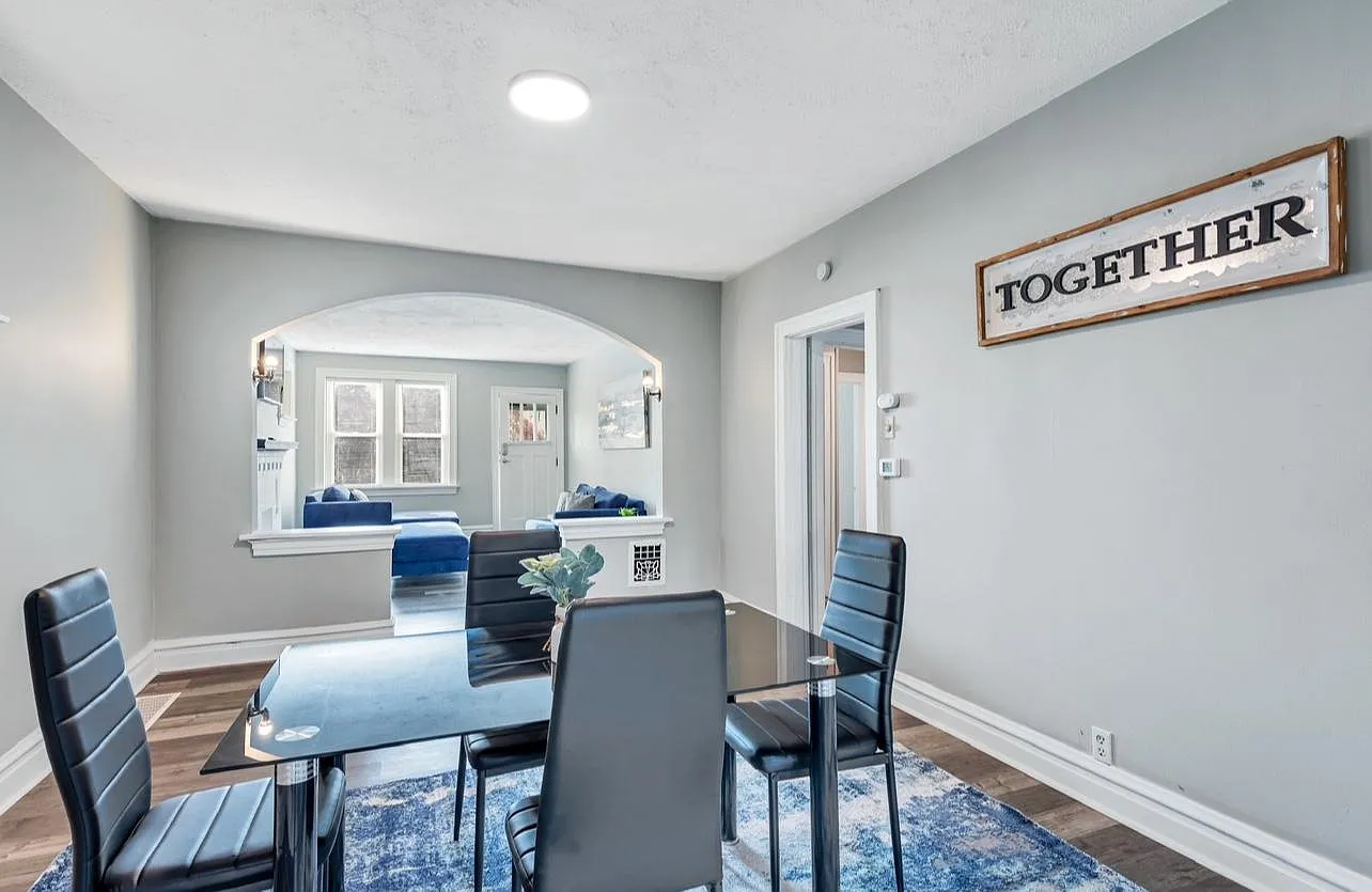 4559 Loughborough Ave — Photo 3