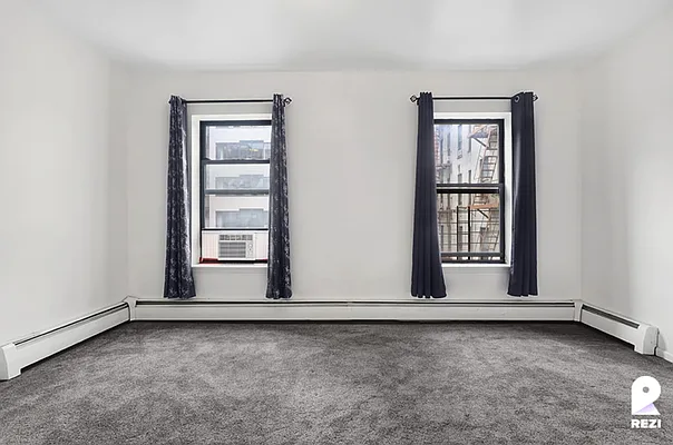 Rented by REZI | media 13