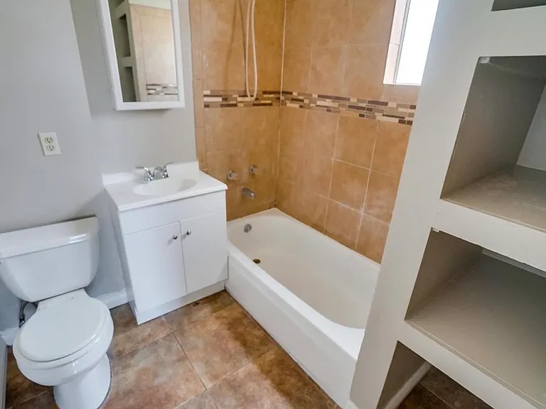 1359 Saint Louis Ave #1359 — Photo 4
