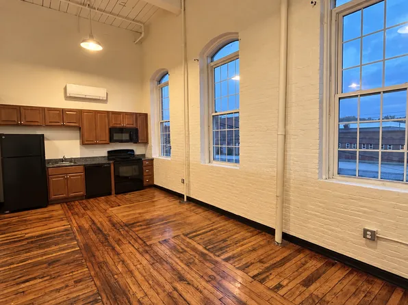 560 Mineral Spring Ave APT 1-212, Pawtucket, RI 02860