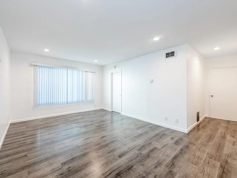 1738 Armacost Ave #102
