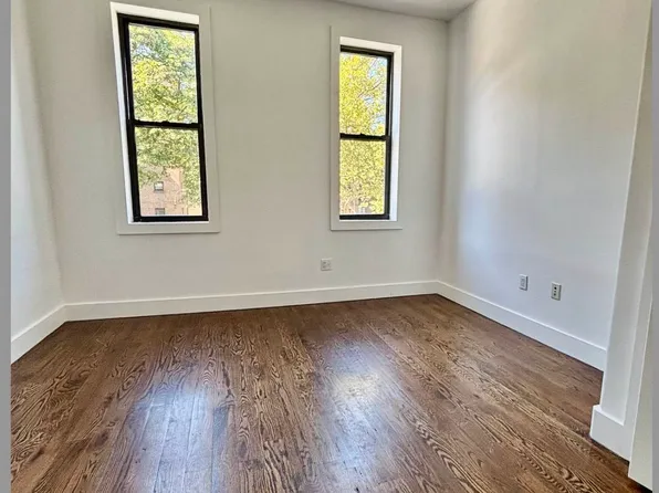 539 Marcy Avenue image 1 of 5