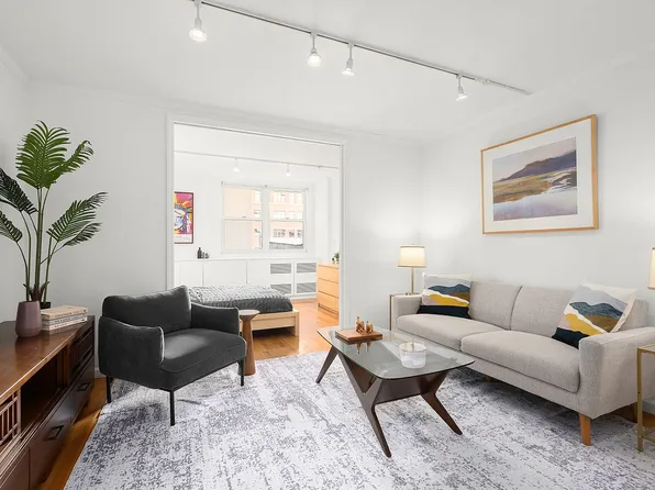 77 7th Ave APT 7U, Manhattan, NY 10011