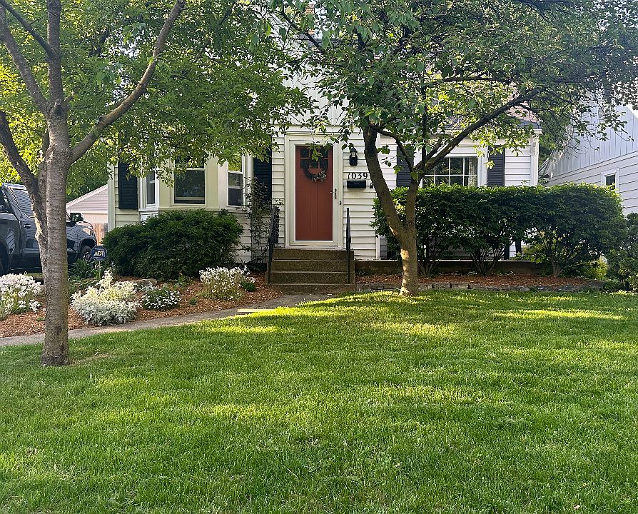 1st image of 1039 Edna St SE