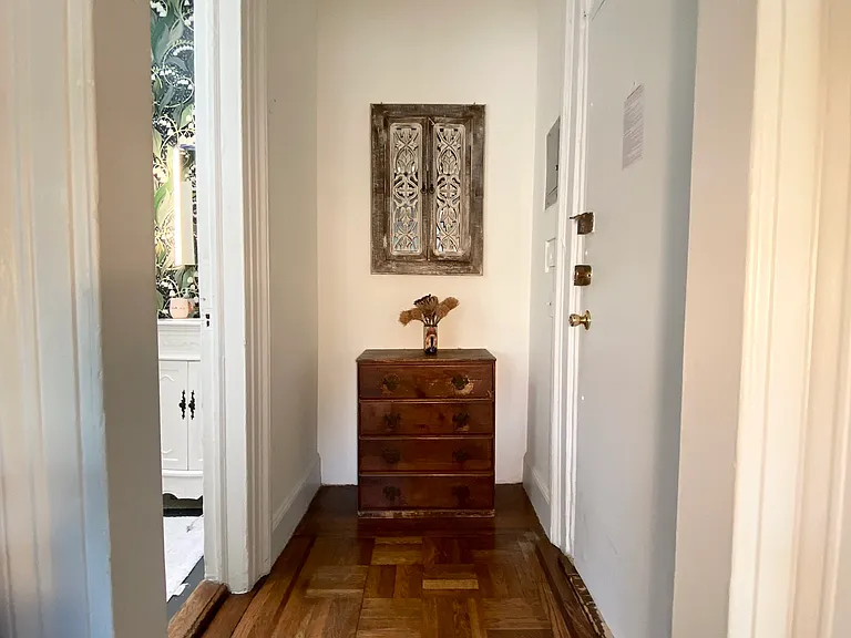 240 E 15th St #7 — Photo 6