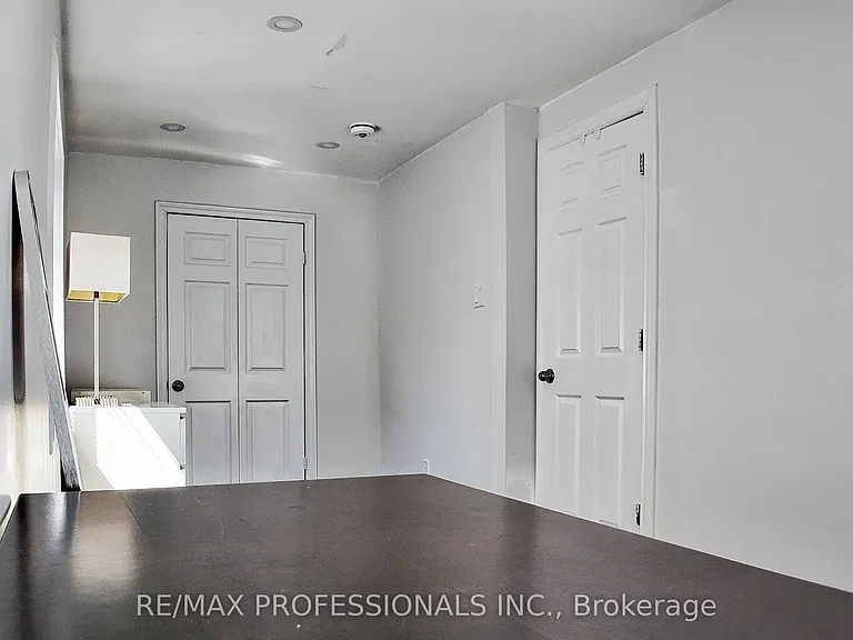 5 Farmbrook Rd #B — Photo 10