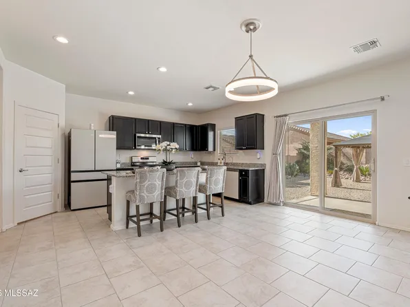 9265 W Tenaza Ln, Marana, AZ 85653