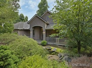 551 Hagen Dr, Hendersonville, NC 28739