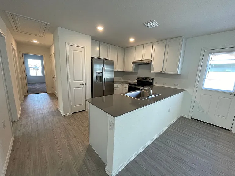 1019 Magrum Way — Photo 9