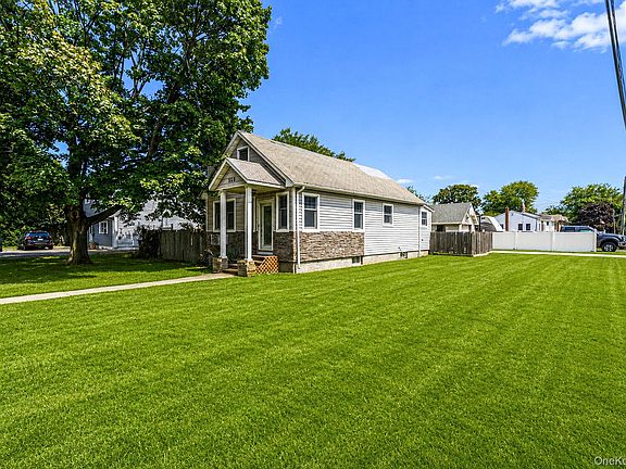 2nd image of 568 N Wellwood Avenue