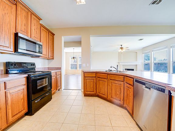 5th image of 809 Lake Hollow Dr