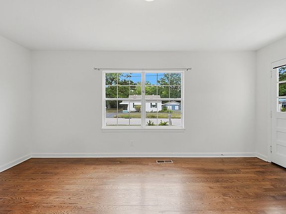 4th image of 3955 Birmingham Dr