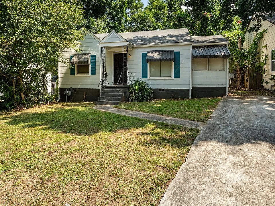 1555 Venetian Dr SW