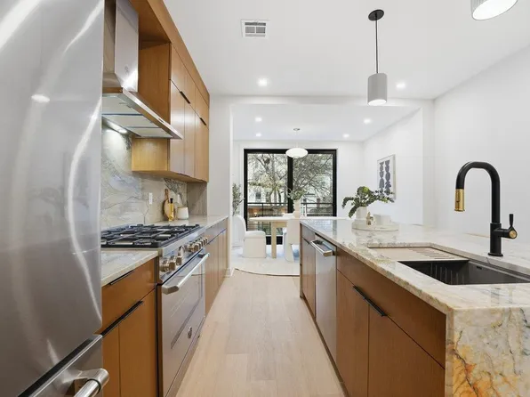 207 4th Street image 3 of 21