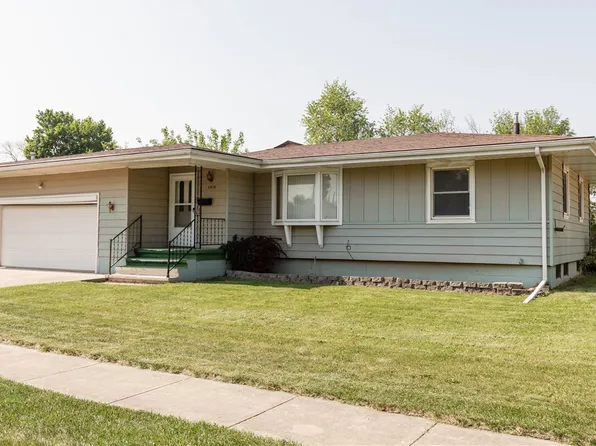 2626 Warford St, Perry, IA 50220
