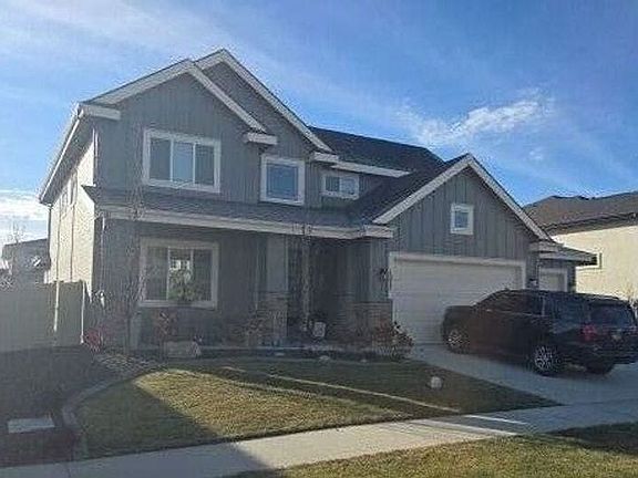 3rd image of 1073 E Esquel St