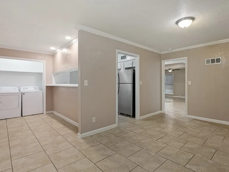 4555 Altamesa Blvd — Photo 8