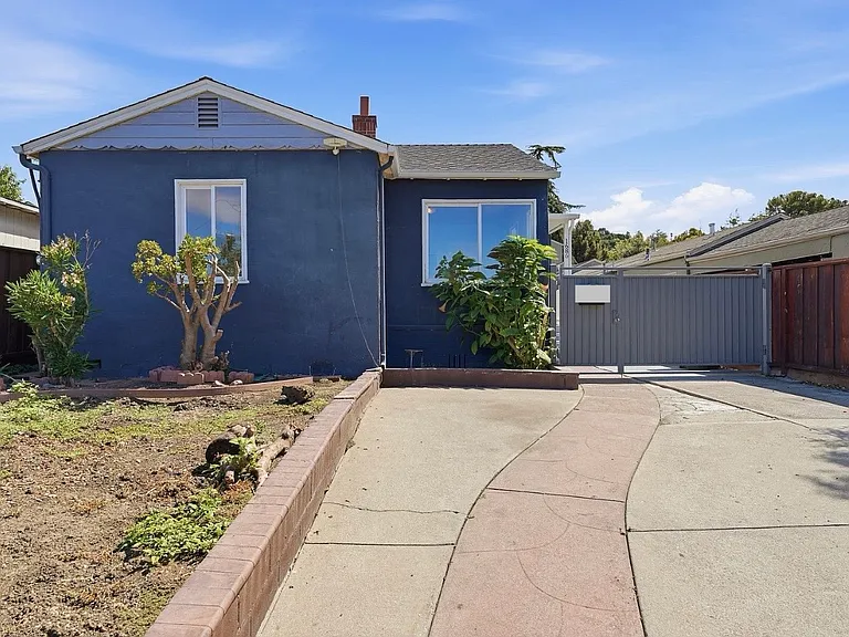 1686 Grand Ave — Photo 1