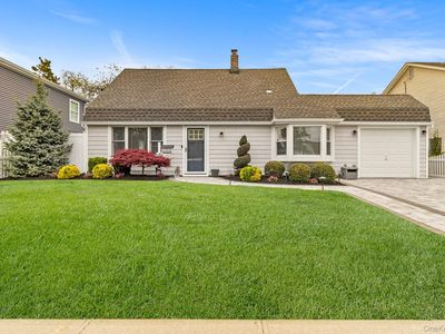 27 Slate Lane, Levittown, NY, 11756
